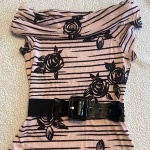 Like new off the shoulders belted top